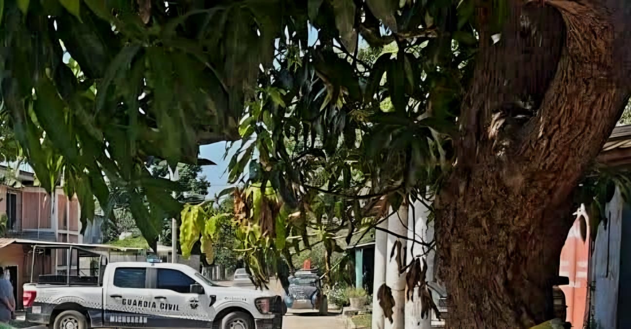 Hombre encuentra muerto a su hijo adolescente, en vivienda de Acalpican 