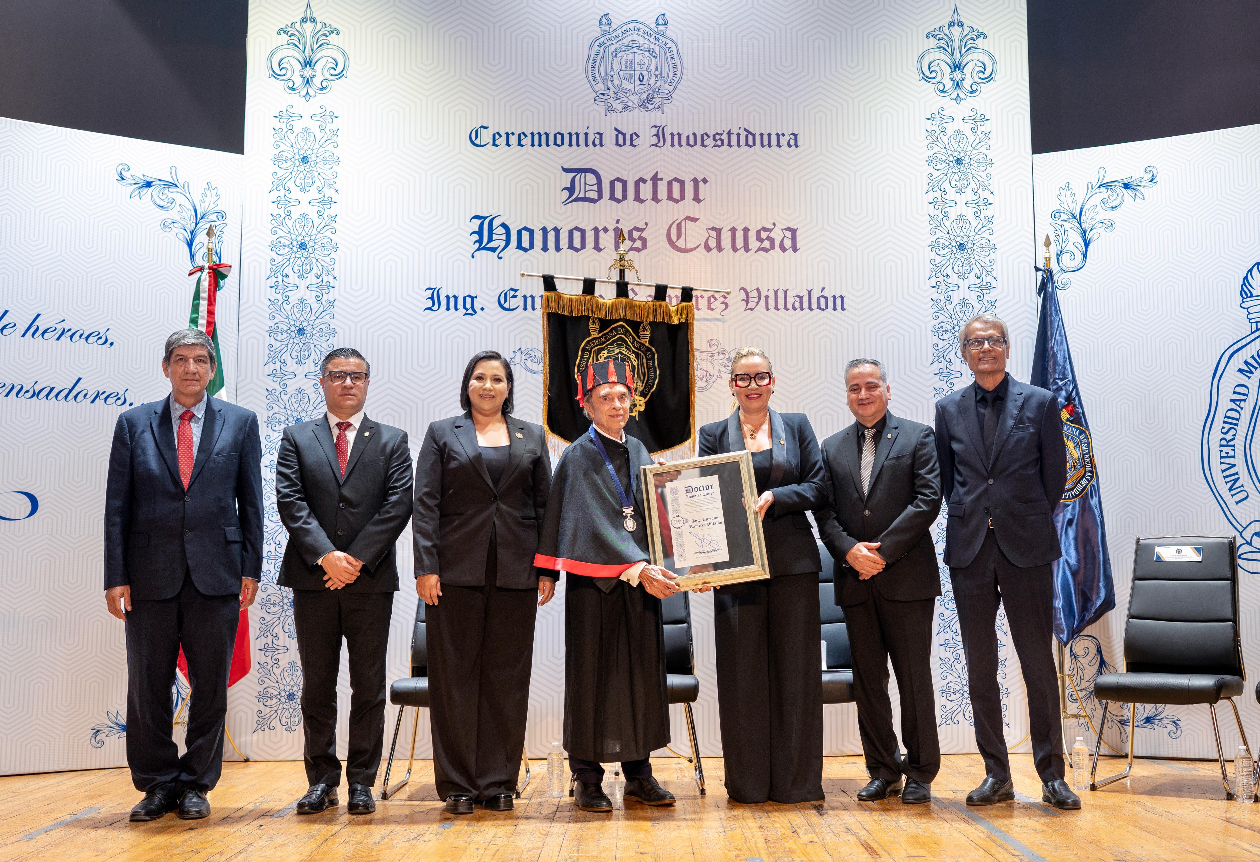 Ingeniero Enrique Ramírez Villalón, michoacano ejemplar, recibe el Grado de Doctor Honoris Causa de la UMSNH