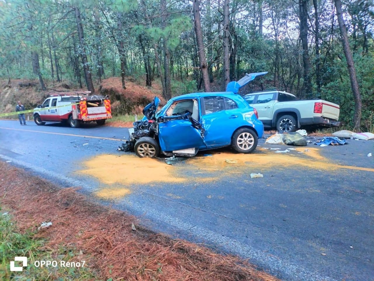 Mujer fallece tras choque entre auto y camioneta en la Morelia-Maravatío; hay un herido 