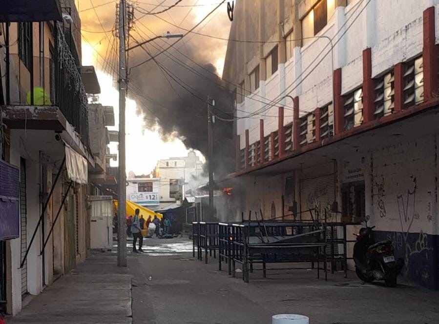 Arde local en el Mercado del Auditorio, Morelia