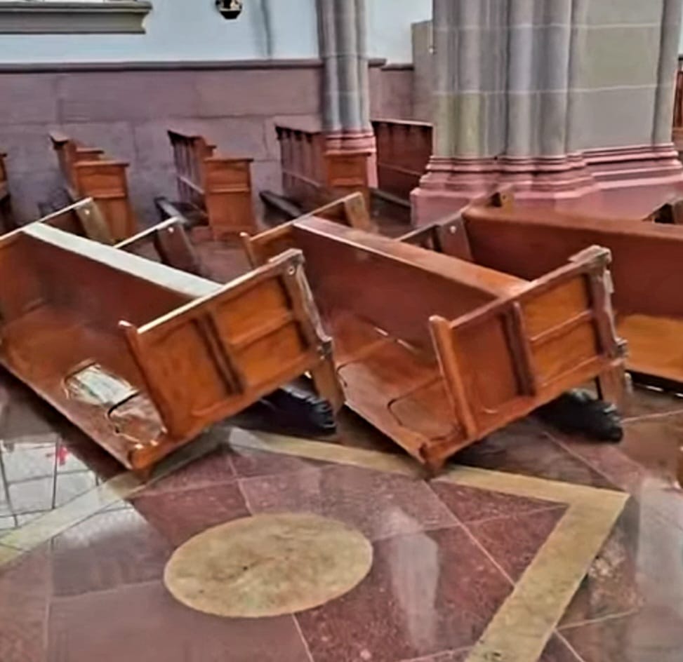 Enloquecido sujeto destroza mobiliario e imágenes religiosas en templo de Chavinda