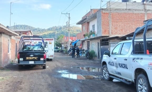 As3sinan a dos hombres dentro de una vivienda en la colonia El Planetario, en Uruapan