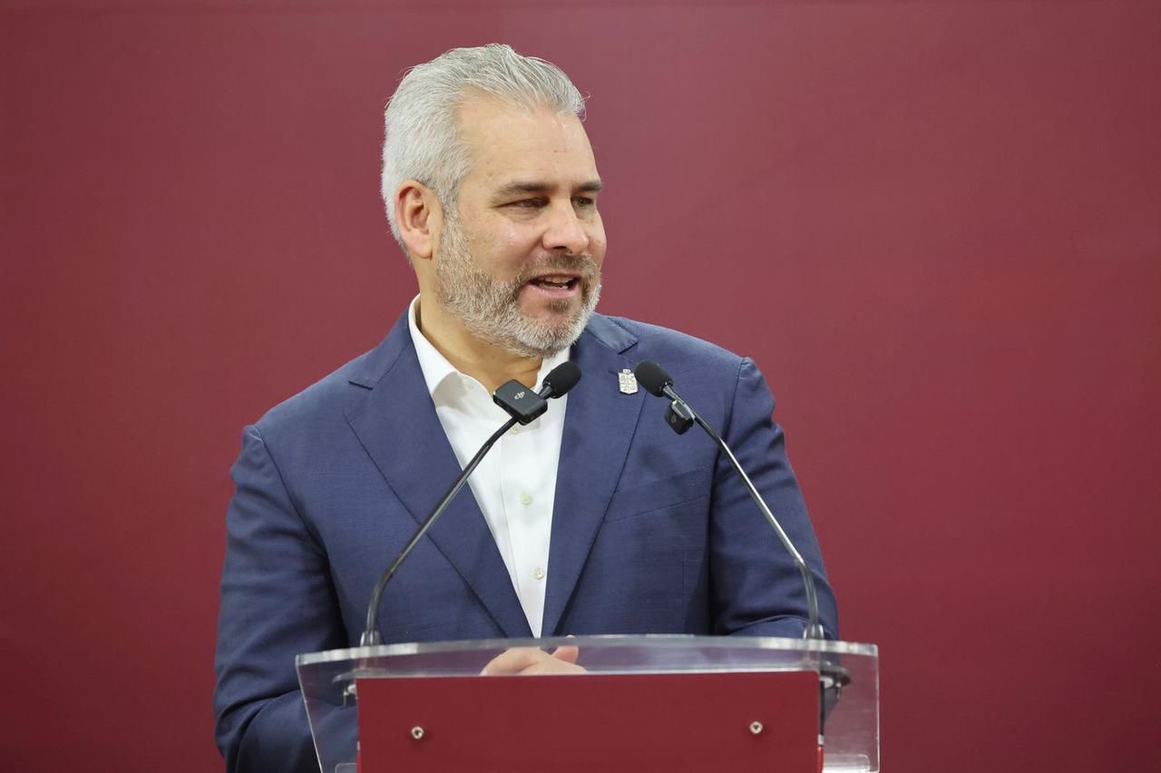 Gobierno Digital facilita pago del refrendo vehicular; 72 por ciento de trámites son electrónicos: Bedolla