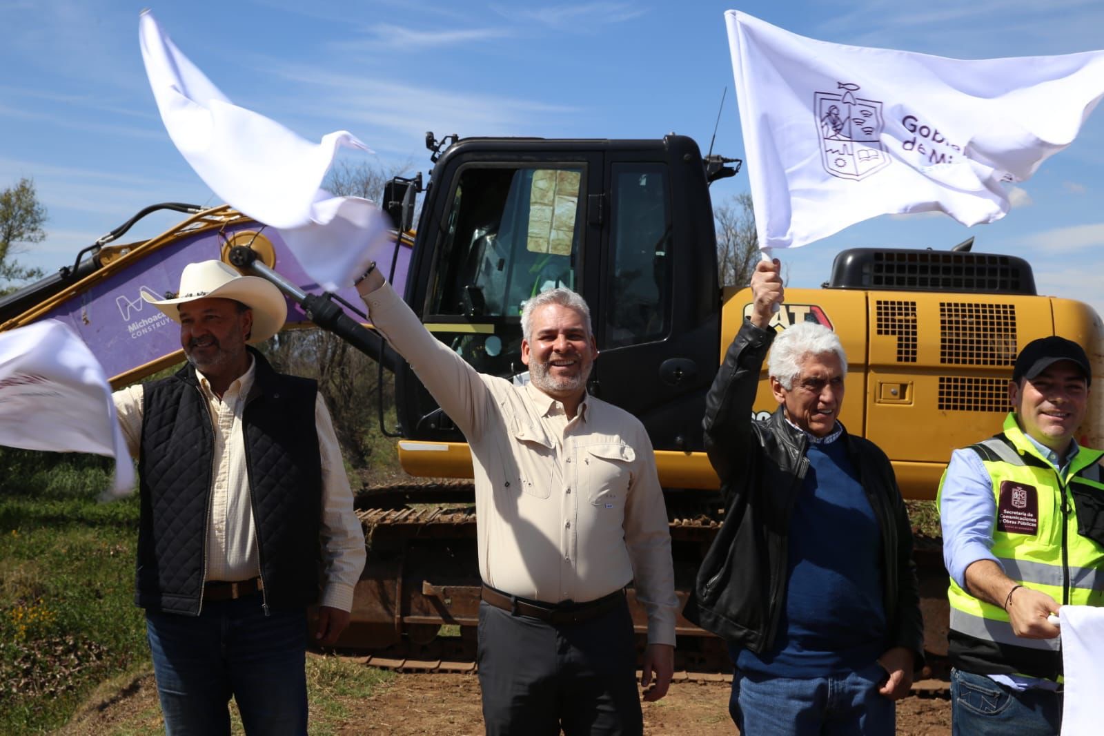 Arranca Bedolla trabajo anual de rescate y conservación del lago de Pátzcuaro