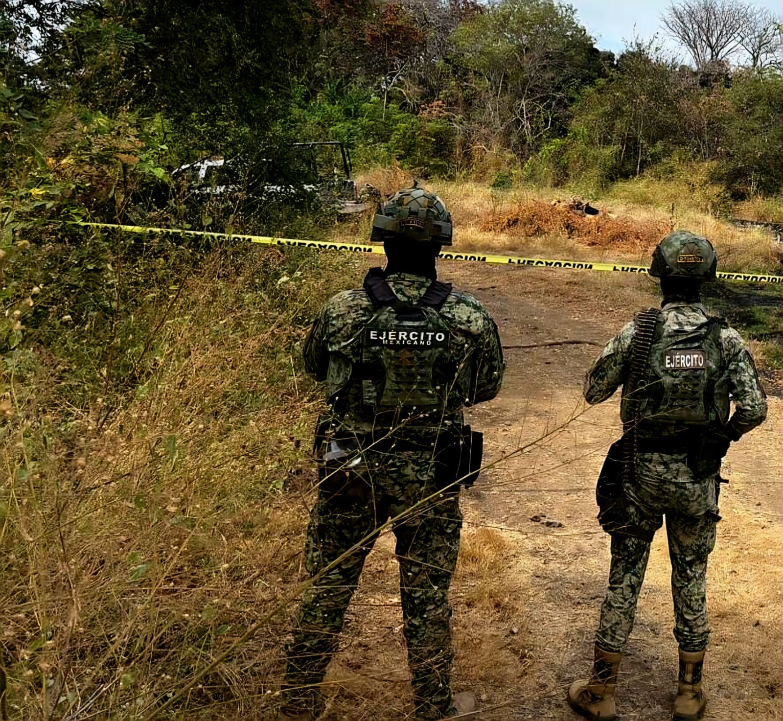 Localizan 19 artefactos explosivos improvisados en camino rural de Buenavista Tomatlán