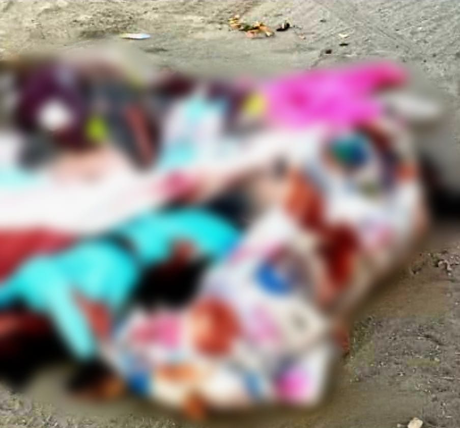 Abandonan tres cadáveres mutilados y encobijados en la carretera Apatzingán–Buenavista 