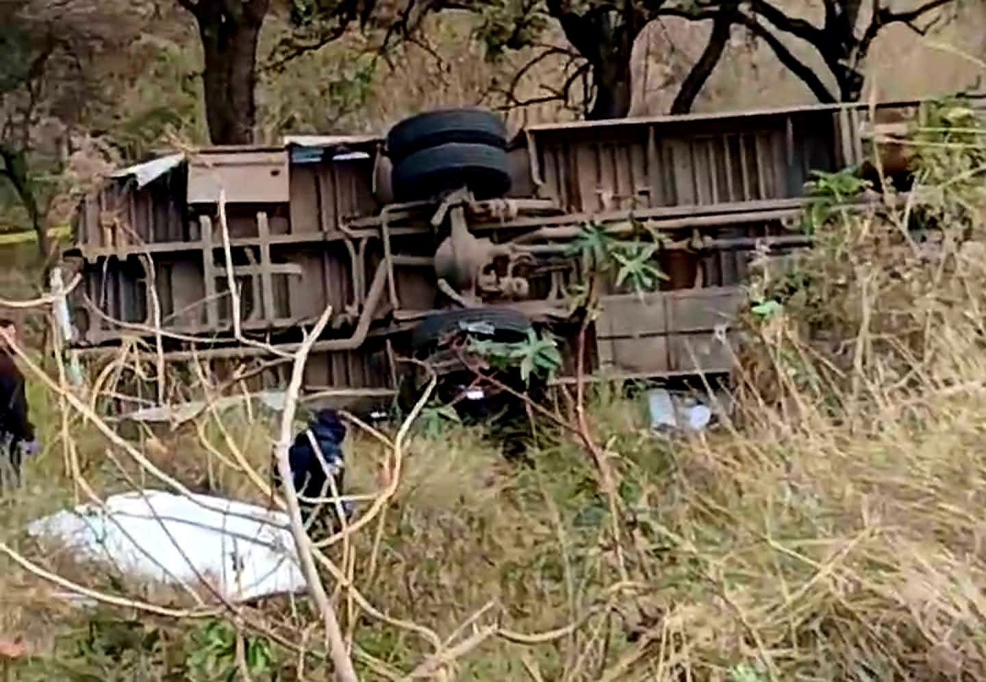 Volcadur4 de autobús de jornaleros deja un muert0 y al menos 20 herid0s  en la carretera La Piedad-Manuel Doblado