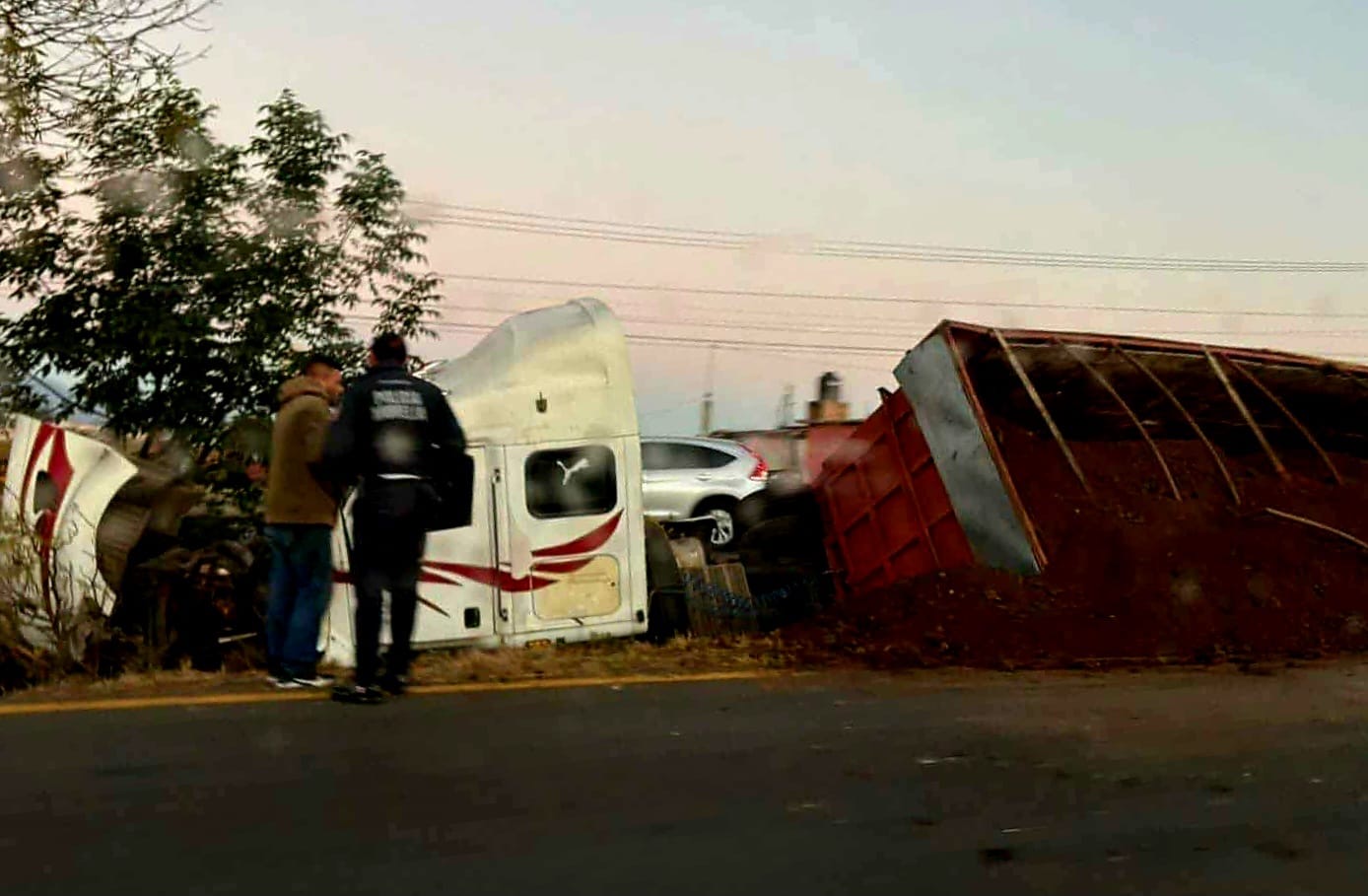 Se accident4 tráiler en la Morelia-Pátzcuaro 