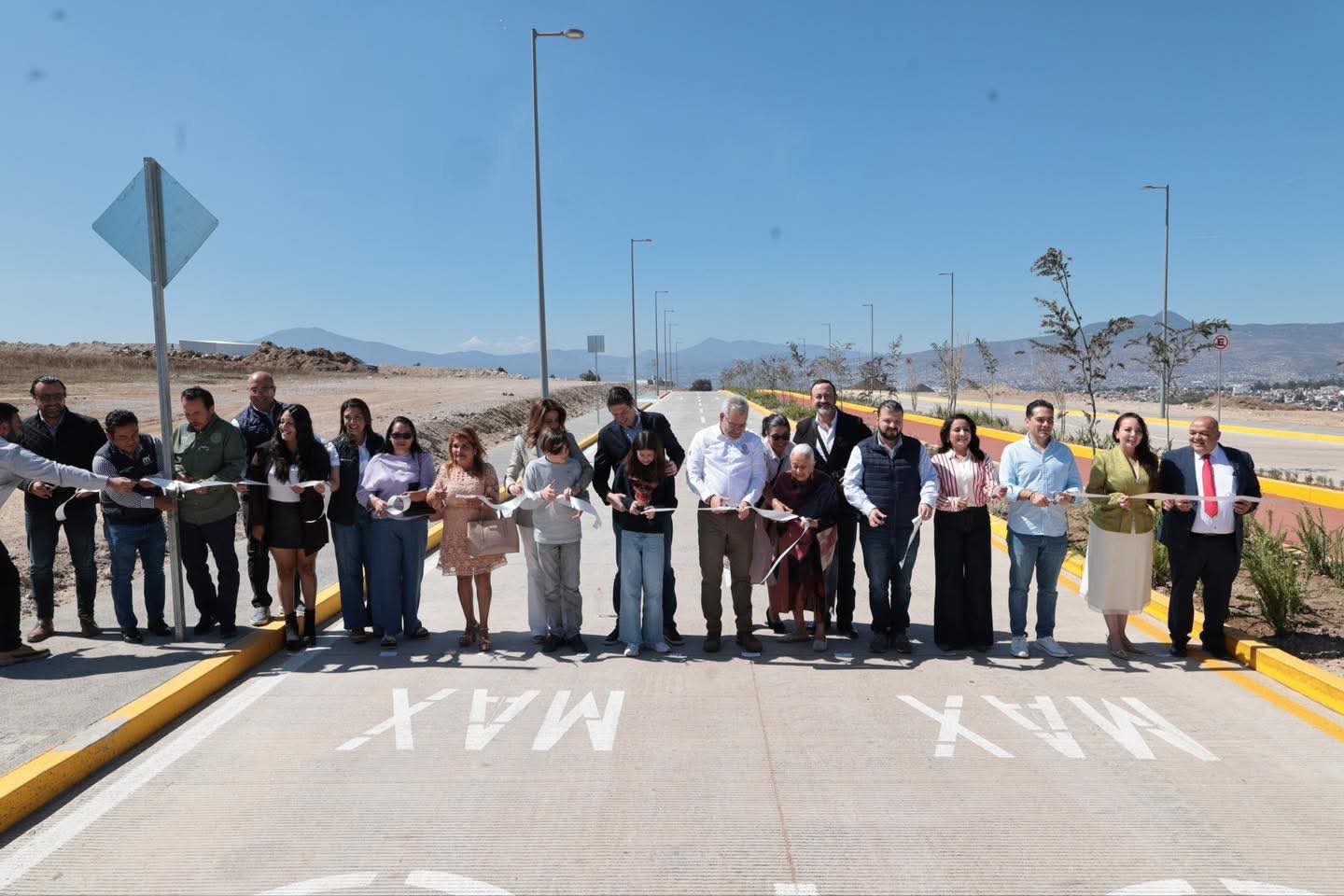 Vecinos del Sur de Morelia agradecen ampliación de avenida Amalia Solórzano