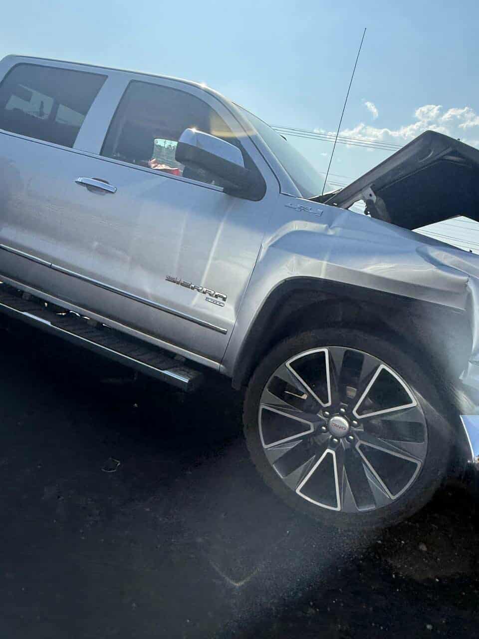 Se registra choque entre tres vehículos sobre la Morelia-Salamanca 