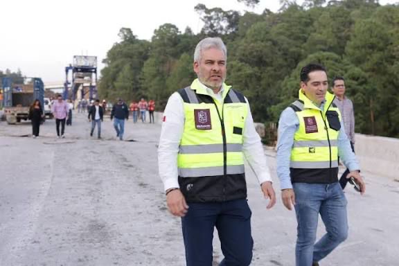 Abierta la circulación vehicular a 4 carriles del tramo carretero Pátzcuaro-Uruapan: Bedolla