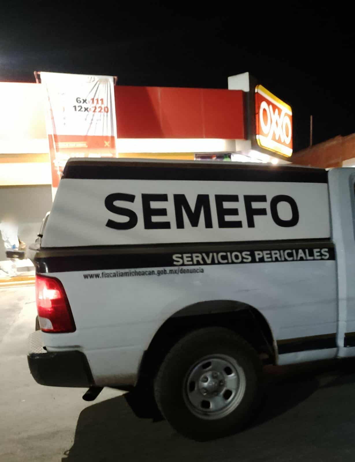 Hombre se opone a robo de su camioneta y es asesinado afuera de un Oxxo en Tarímbaro 