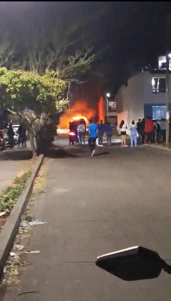 Bloqueos y balacer4s nocturnas en varios puntos Michoacán 