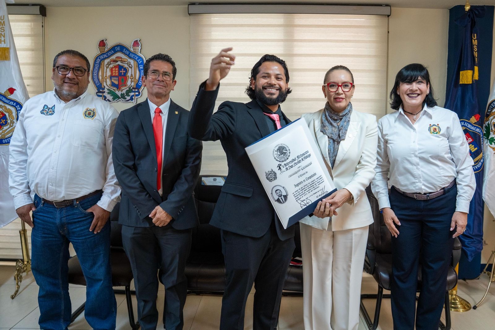 Toma de decisiones debe incidir de manera positiva en el entorno, señala Yarabí Ávila a recién titulados 