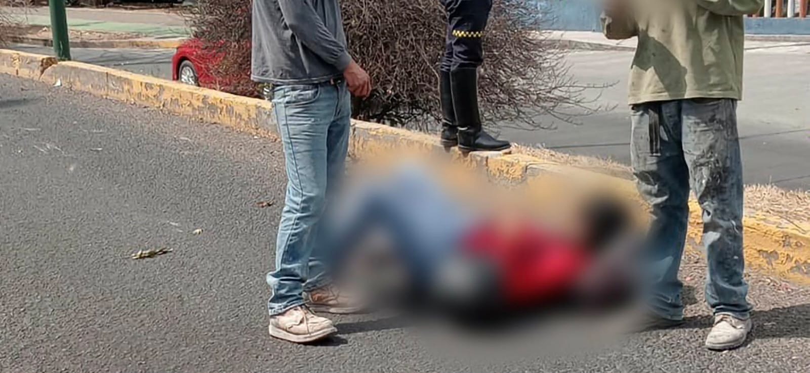 Motociclista derrapa en la avenida Madero Poniente de Morelia