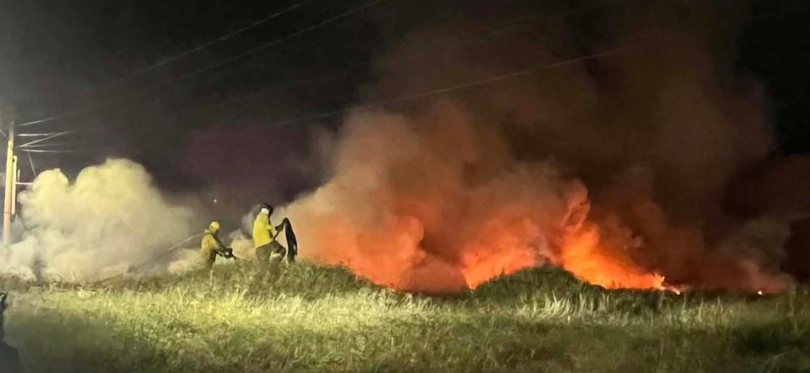 Bomberos Morelia sofocan incendio de pastizal en la colonia Jardines de Santiaguito 