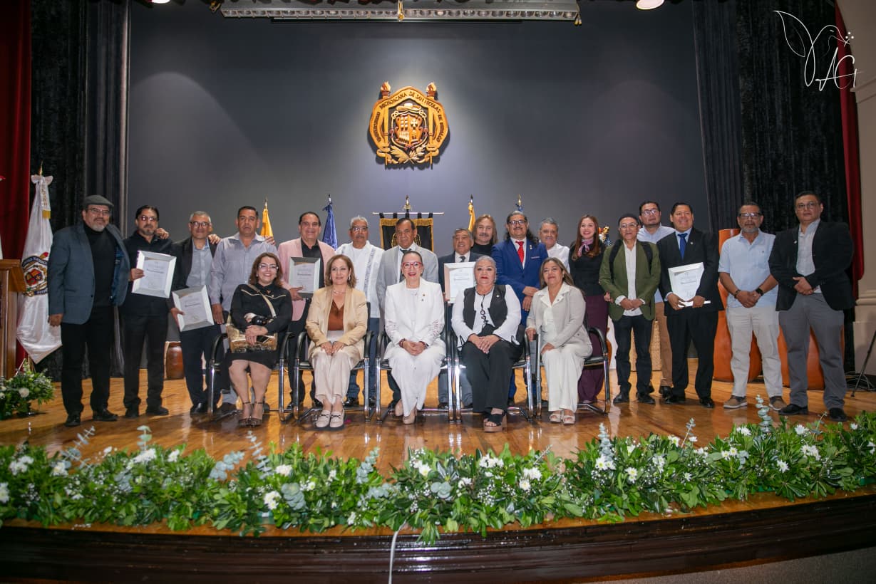 Por primera vez en la historia de la UMSNH, se reconoce la trayectoria y entrega de quienes han dedicado su vida a la radio y la televisión en Michoacán