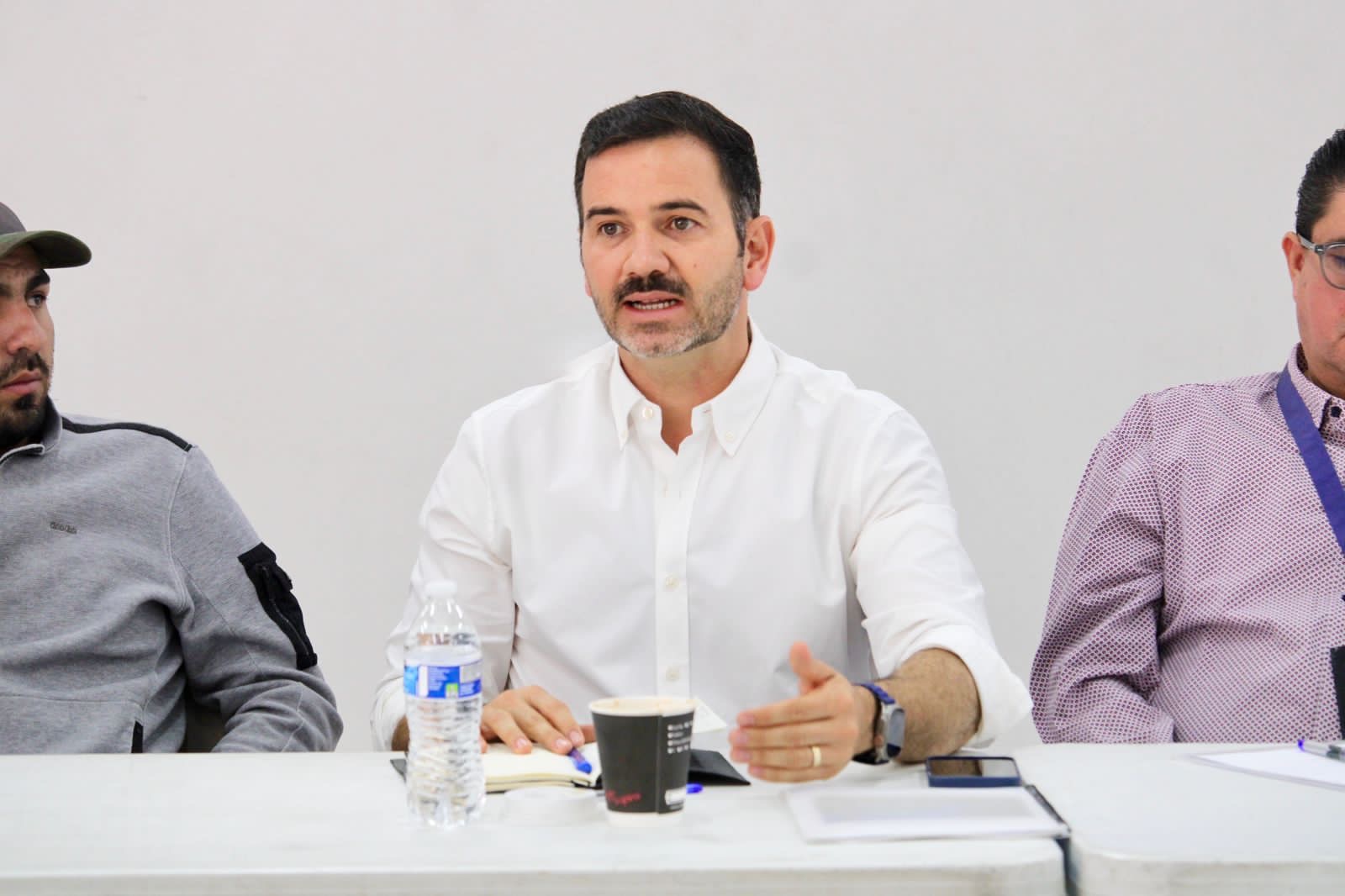 Yankel Benítez sostiene reunión con vecinos de colinas del Sur