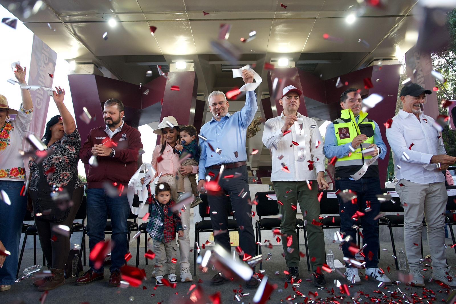 Bedolla cumple y entrega al pueblo de Uruapan el puente vehicular Carlos Manzo