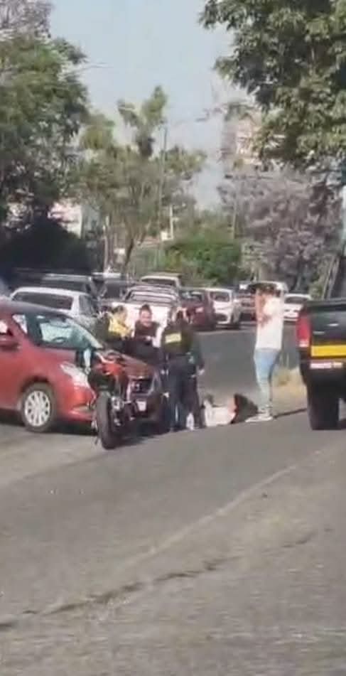 Se registra choque entre auto y moto en la avenida Madero Poniente de Morelia 