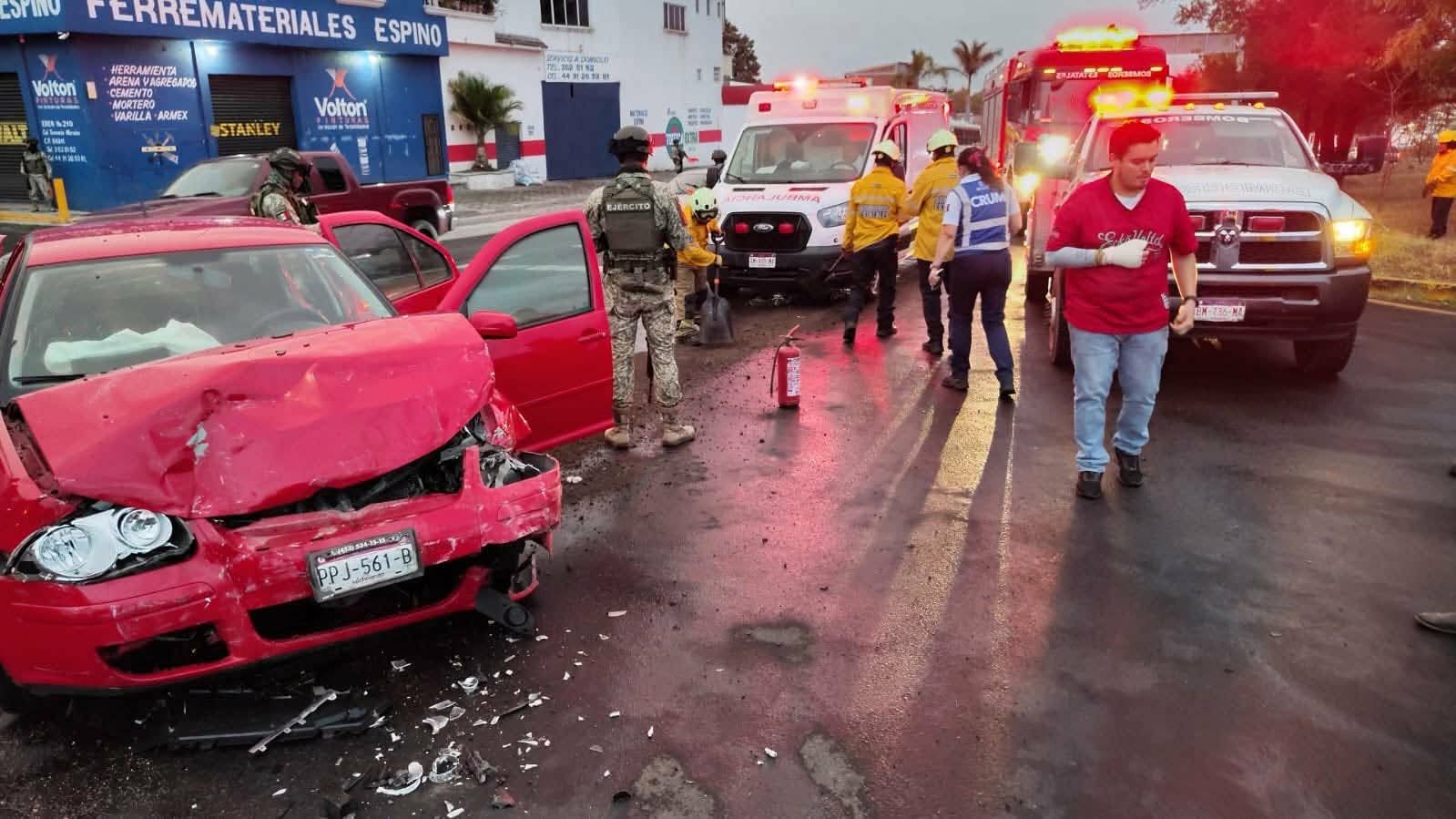 Choque entre dos vehículos deja cuatro heridos en la Morelia-Pátzcuaro 