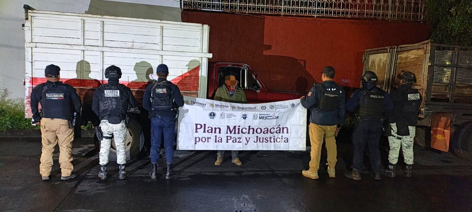 Detención por presunta tala ilegal detona retención de vehículos en comunidad de Capacuaro