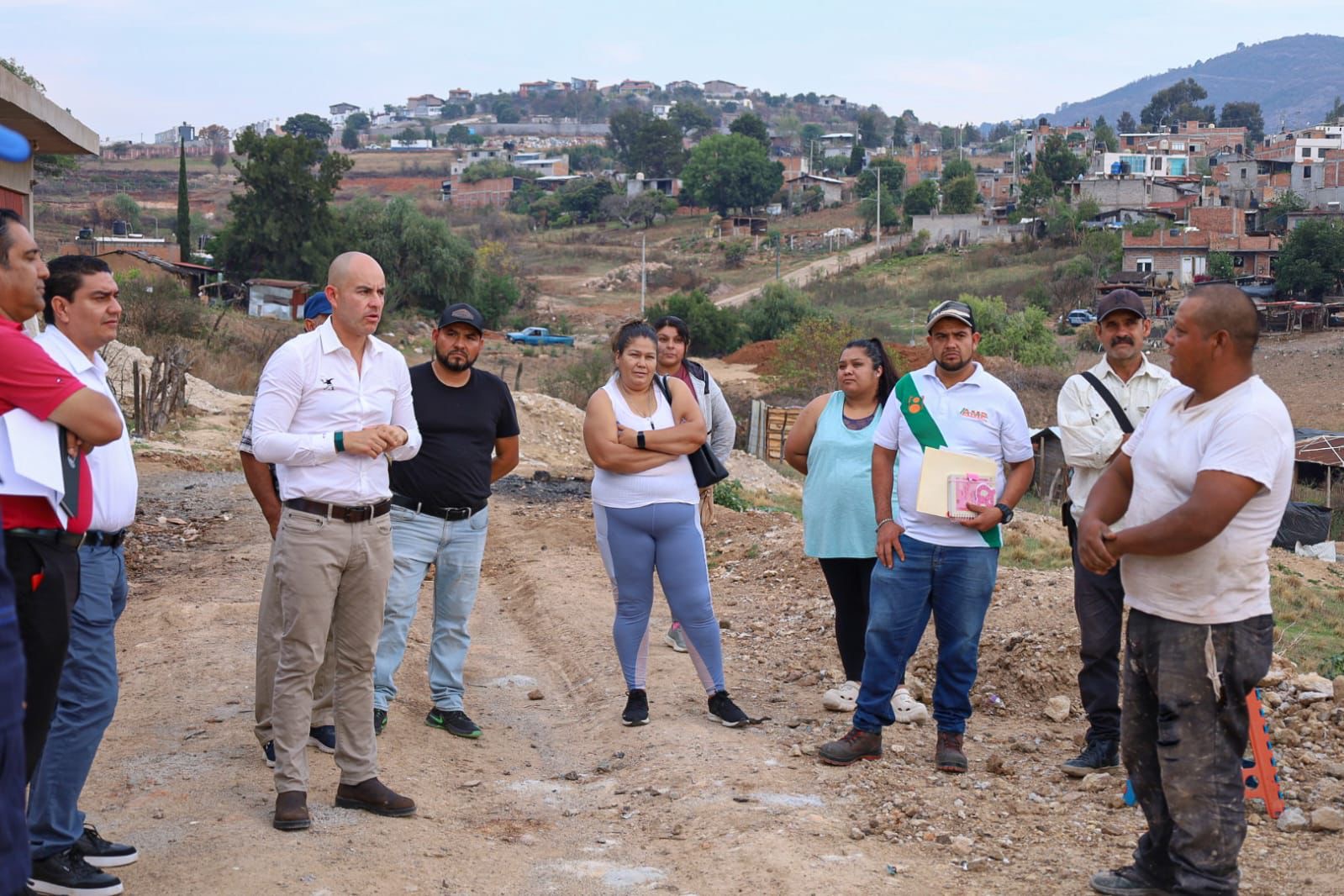 Vecinos de El Durazno son atendidos por Adolfo Torres