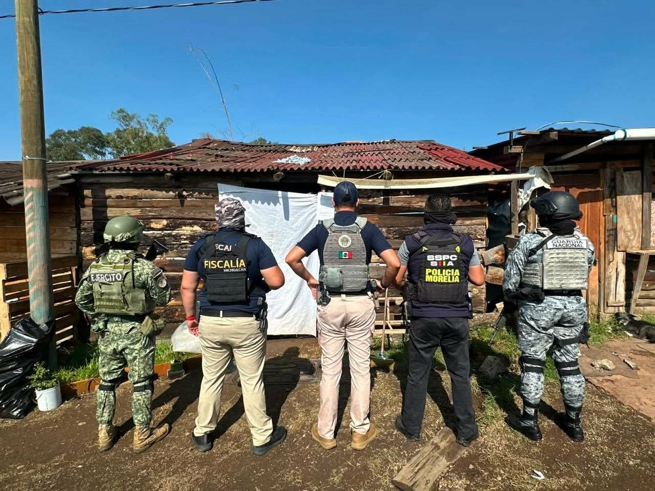 Caen 5 presuntos narcomenudistas tras dos cateos en Morelia; aseguran más de 5 mil dosis de drogas