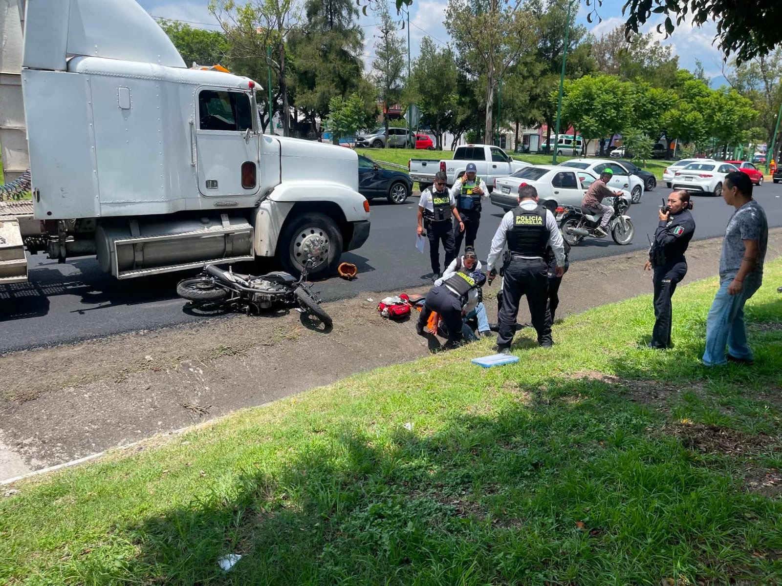 Motociclista sufre accidente en el Libramiento Oriente de Morelia