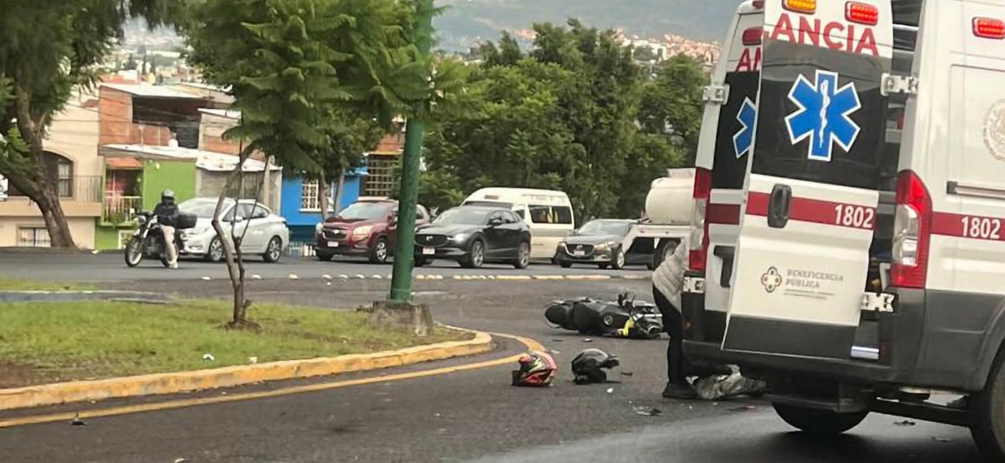 Choque entre motocicletas deja dos heridos en el Libramiento Oriente de Morelia 