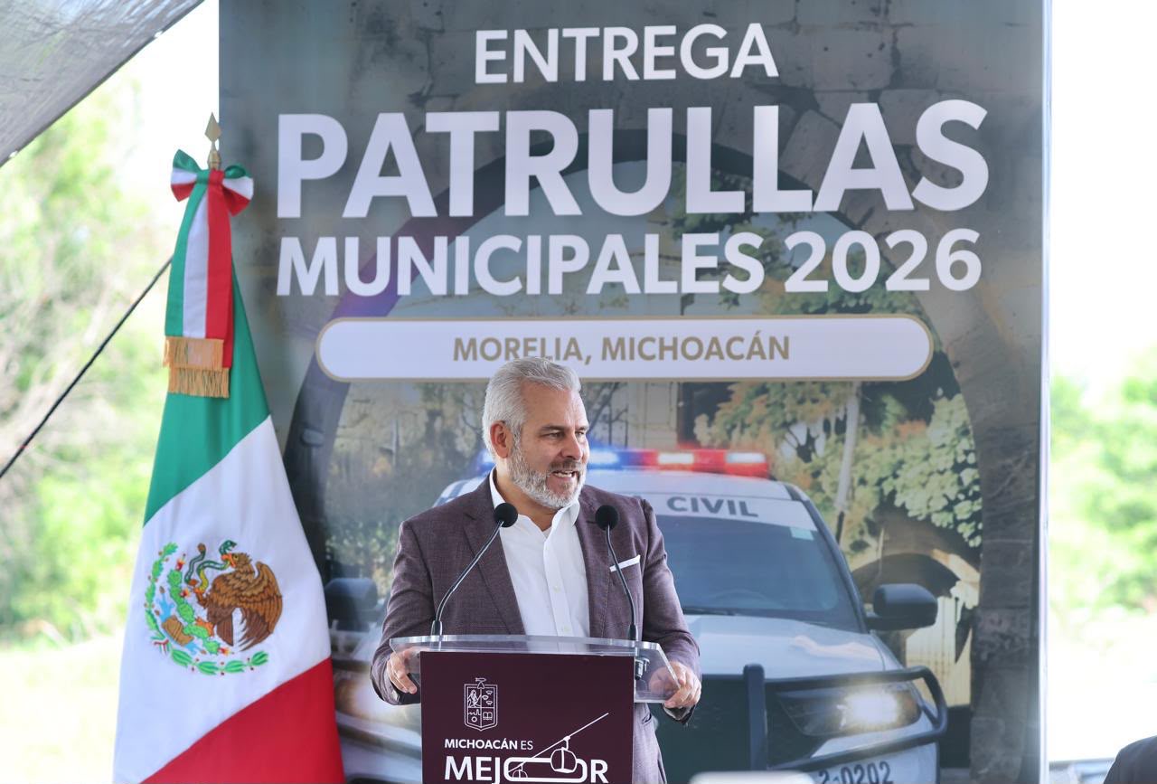 Con entrega de patrullas a 10 municipios, fortalece Bedolla estrategia de seguridad