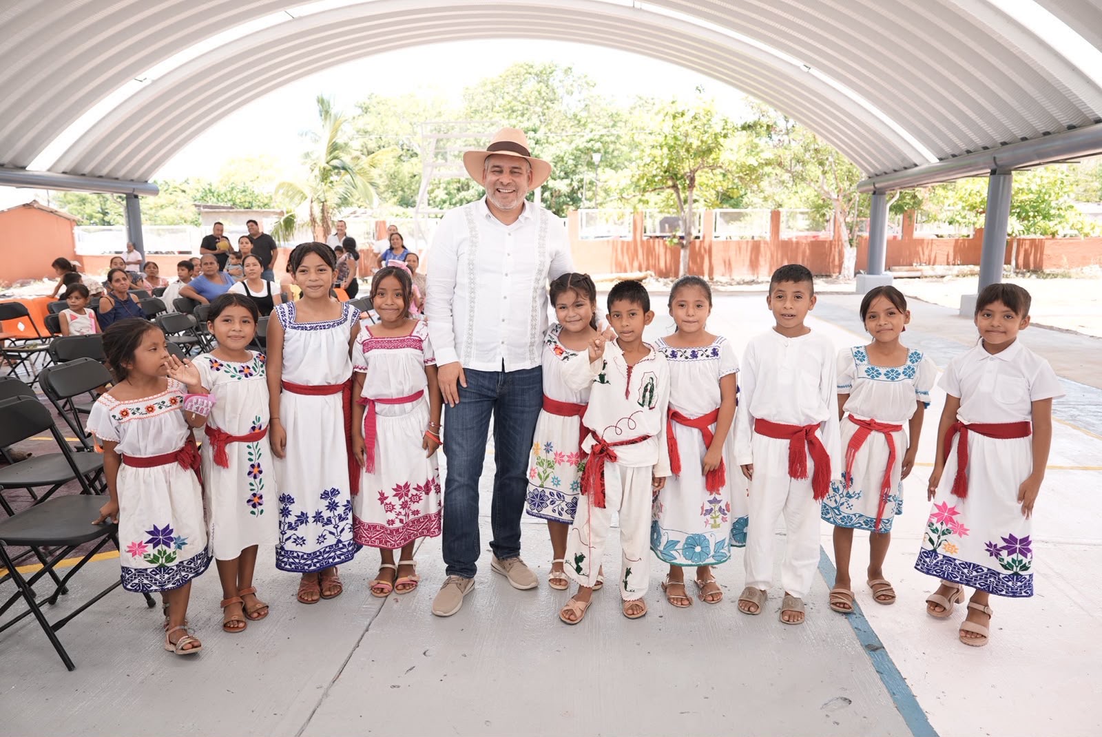 Aquila fortalece su infraestructura educativa; suman 50 escuelas atendidas y mejoradas: Bedolla