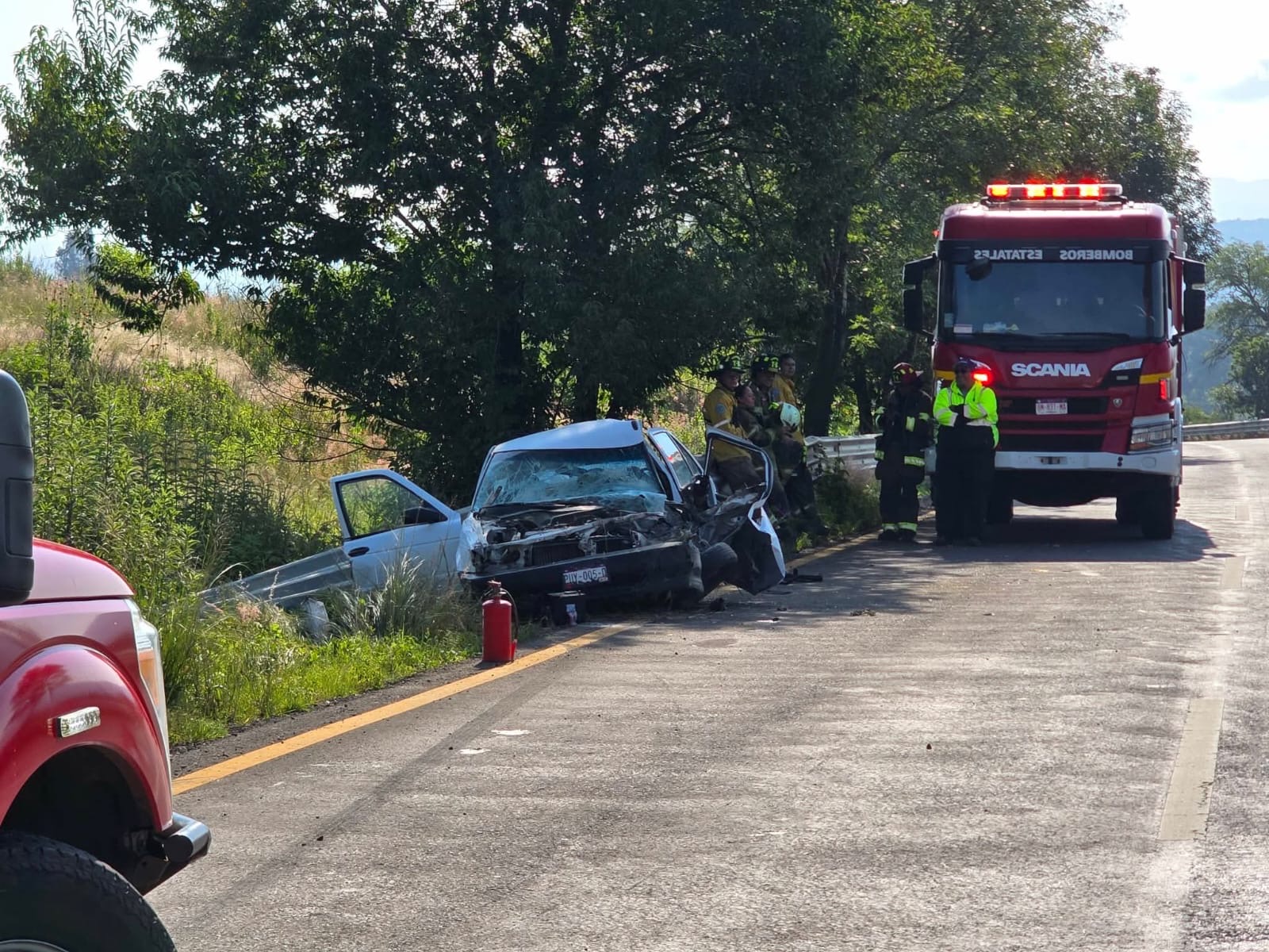 Accident3 vehicular deja dos muert0s y dos herid0s en la Morelia-Pátzcuaro